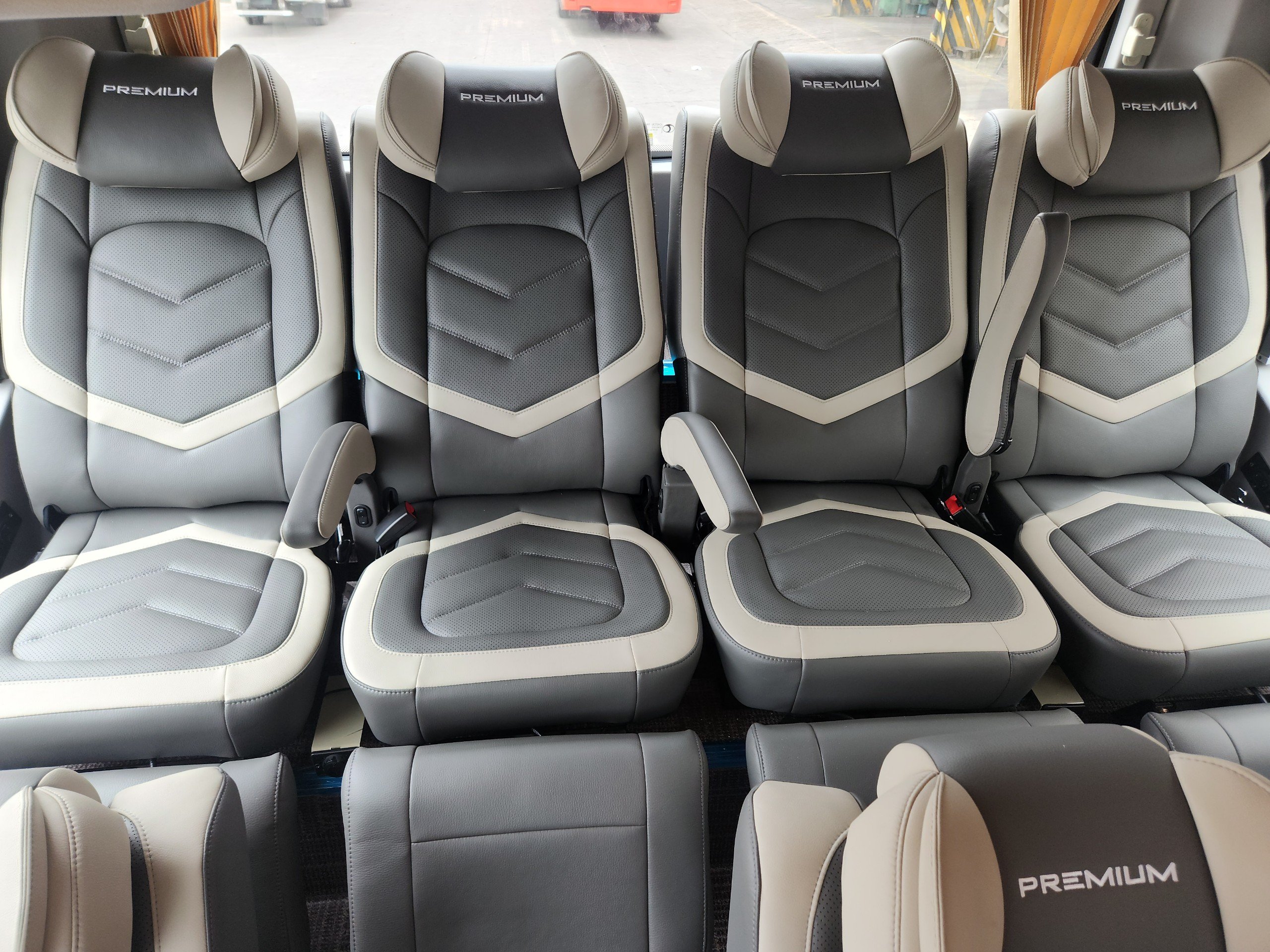 Limousine Shuttle Service Hanoi - Cat Ba (Round Trip)