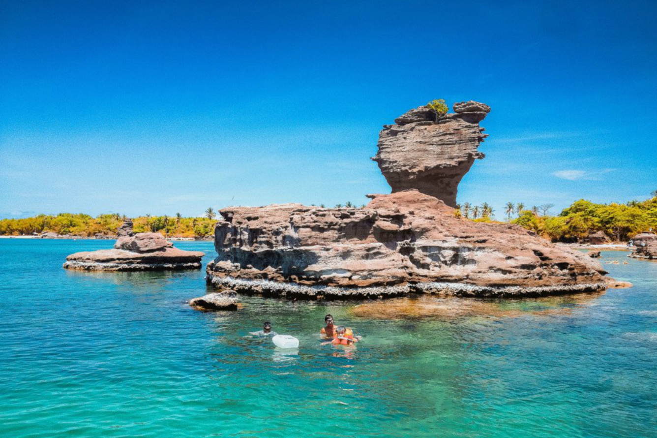 Day Tour | Private Tour to 3 Islands: Mong Tay - May Rut - Gam Ghi Island for Snorkeling and Enjoying Fresh Seafood Lunch | Phu Quoc