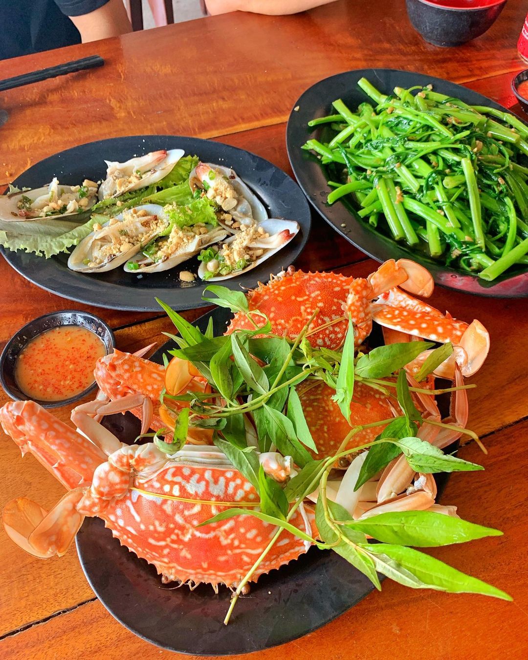 Day Tour | Seafood Dinner and Night Market Experience in Da Nang
