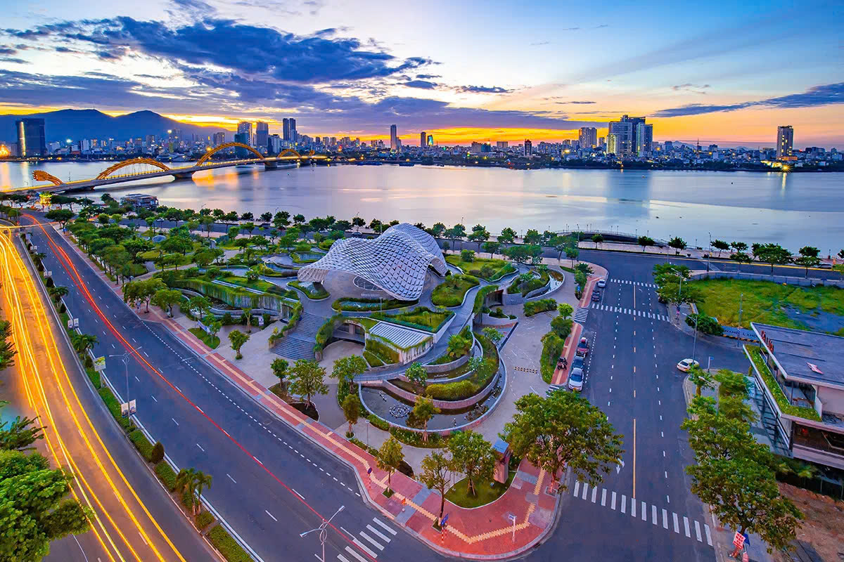 Day Tour | Da Nang Food Tour by Motorbike with Ao Dai Riders