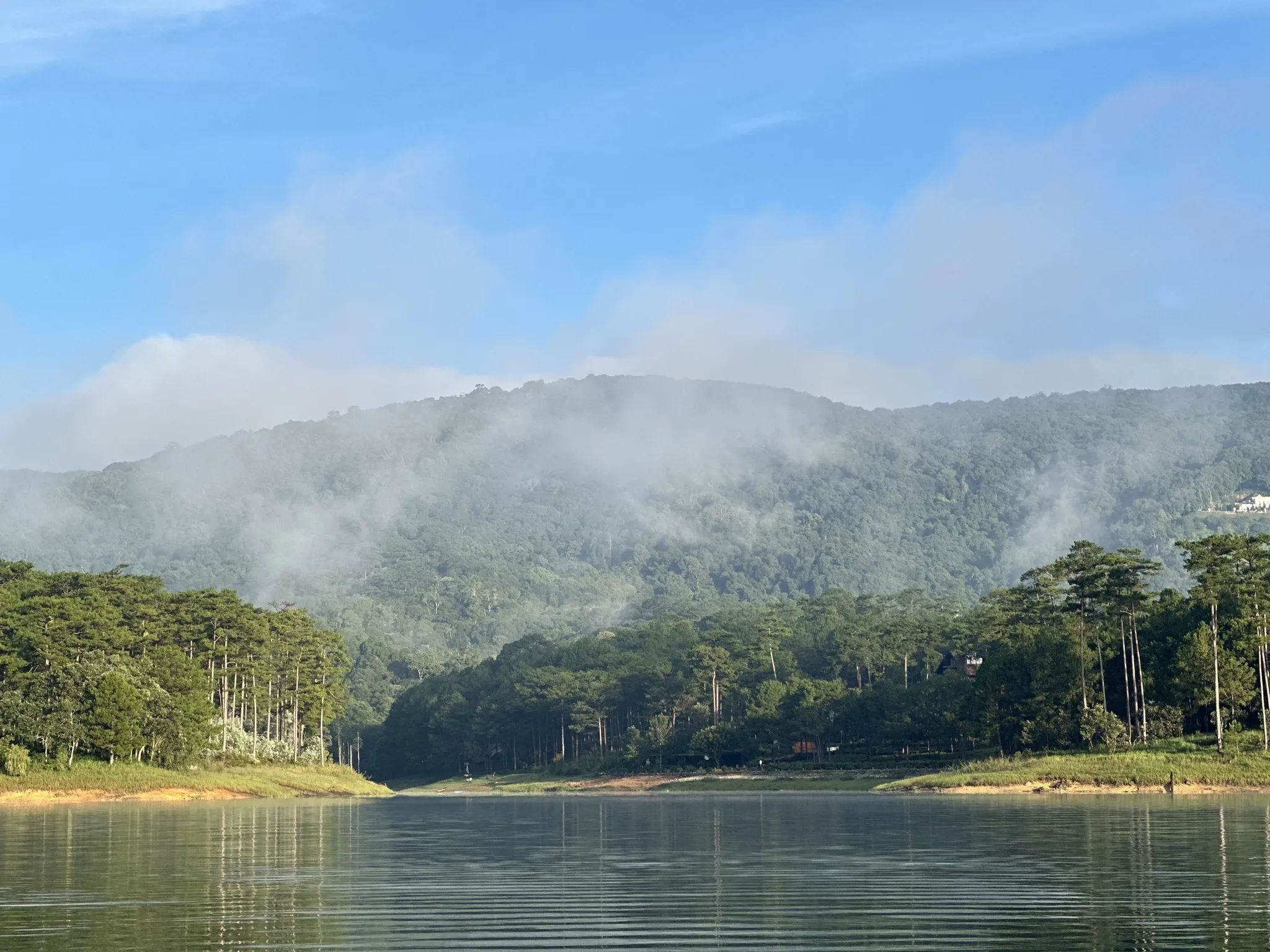 Day Tour | Half-day SUP Paddling Tour on Tuyen Lam Lake | Da Lat