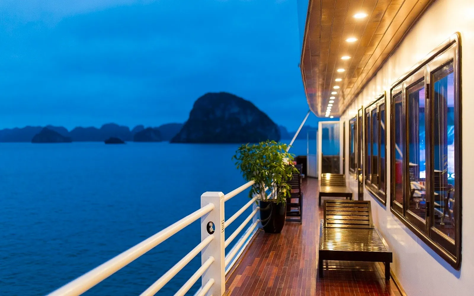 2D1N Tour | Discover Halong Bay and Lan Ha Bay in 2 Days and 1 Night aboard the La Regina Royal Cruise | Ha Long