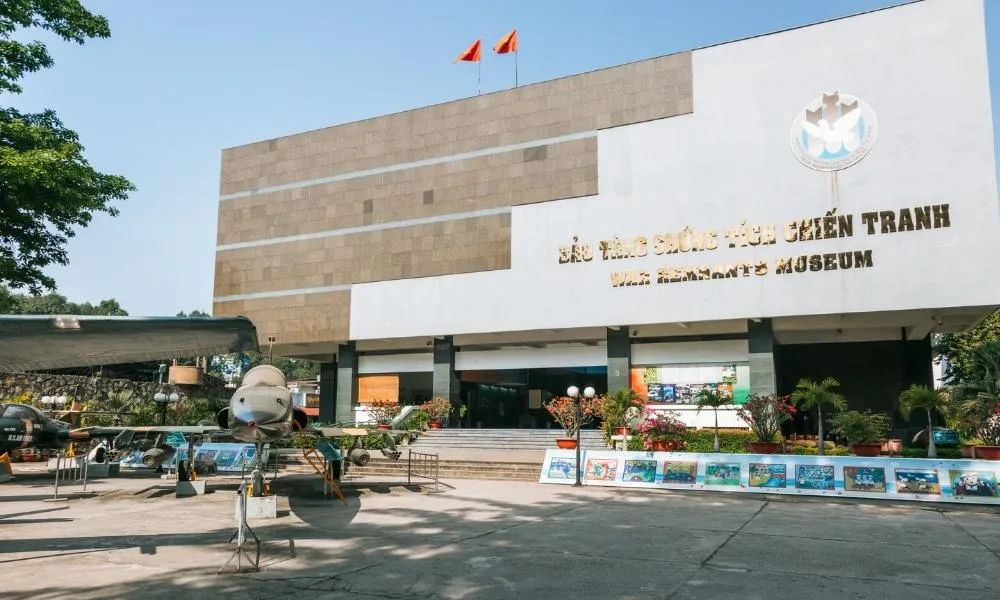 Tour trong ngày | Khám phá những điểm đến nổi tiếng của Sài Gòn bằng Xe Jeep Quân Đội | Thành phố Hồ Chí Minh