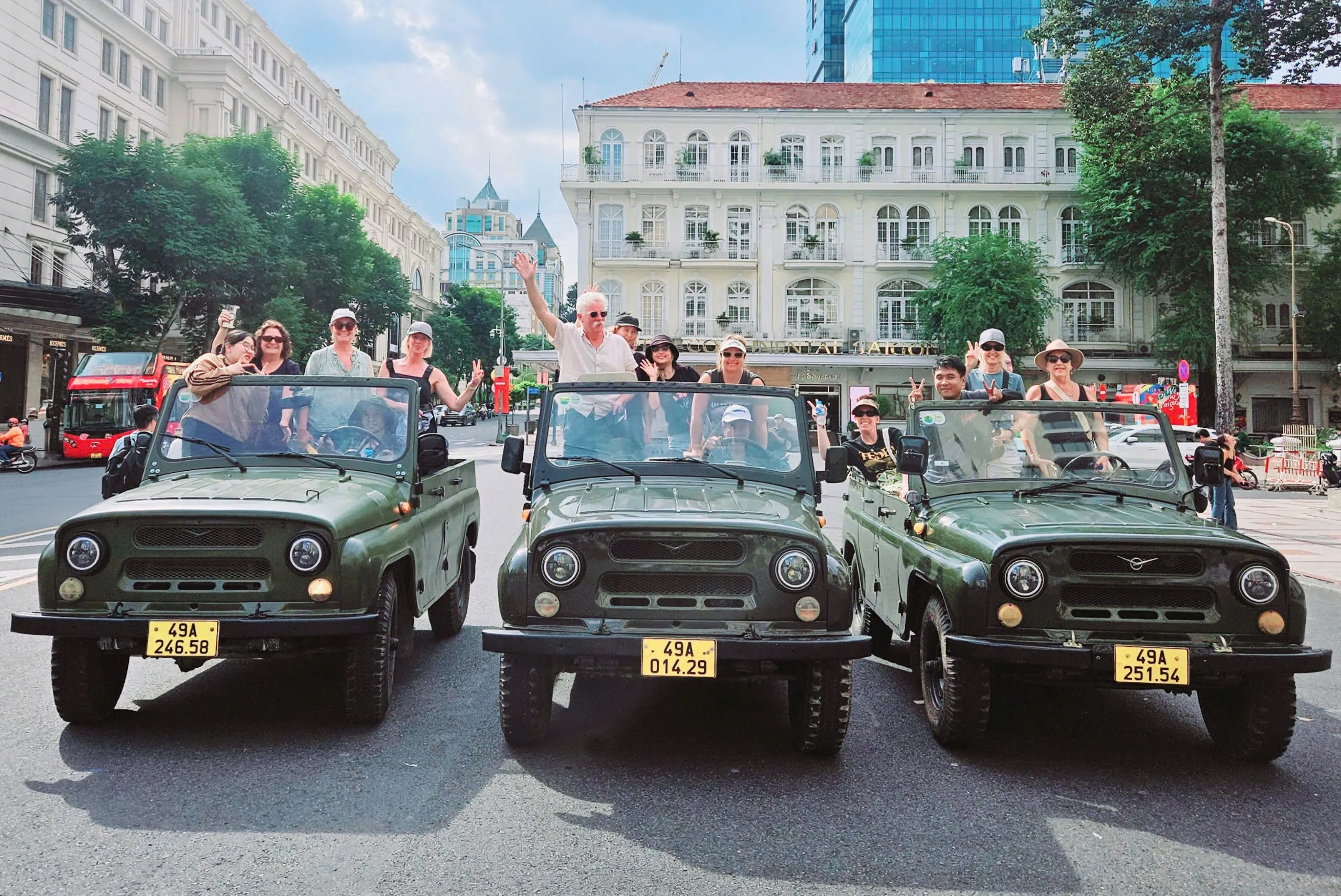 Tour trong ngày | Khám phá Sài Gòn về đêm và Trải nghiệm Ăn uống Hải sản, Đồ ăn đường phố và Skybar | Thành phố Hồ Chí Minh