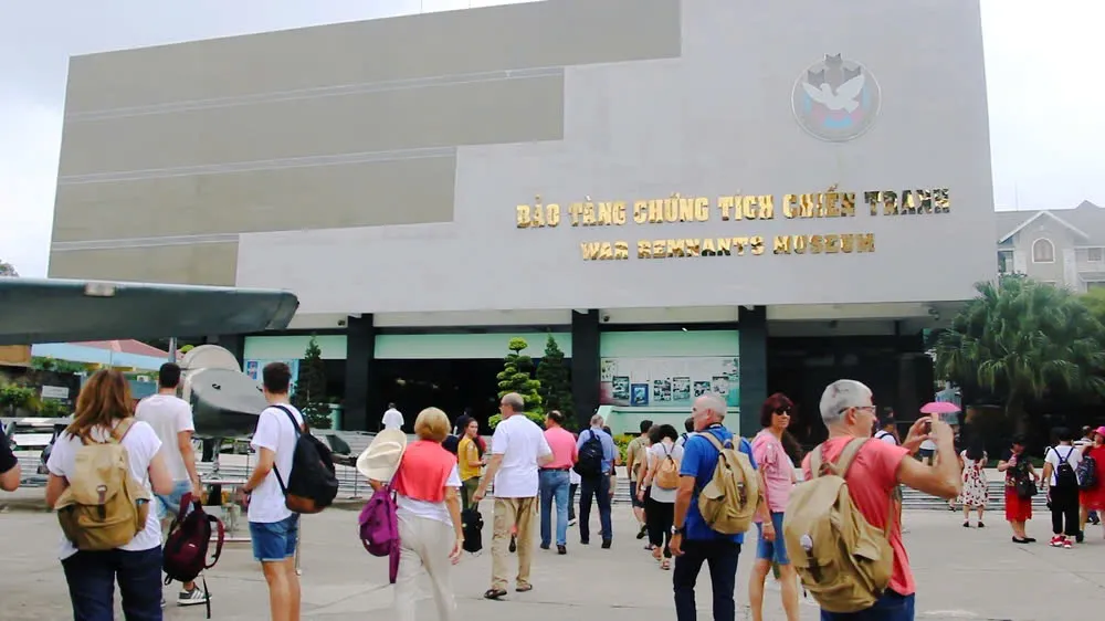 Tour trong ngày | Khám phá những điểm đến nổi tiếng của Sài Gòn bằng Xe Jeep Quân Đội | Thành phố Hồ Chí Minh