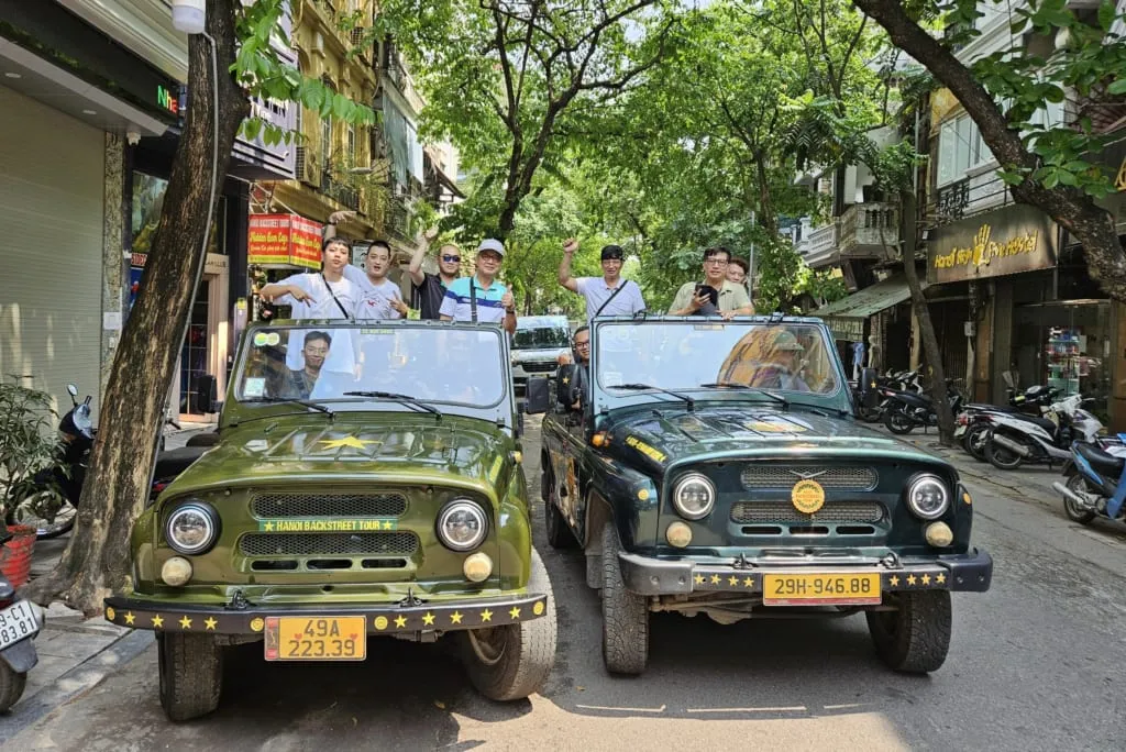 Tour trong ngày | Khám phá những điểm đến nổi tiếng của Sài Gòn bằng Xe Jeep Quân Đội | Thành phố Hồ Chí Minh
