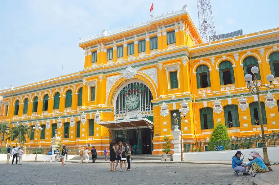 Tour trong ngày | Khám phá những điểm đến nổi tiếng của Sài Gòn bằng Xe Jeep Quân Đội | Thành phố Hồ Chí Minh