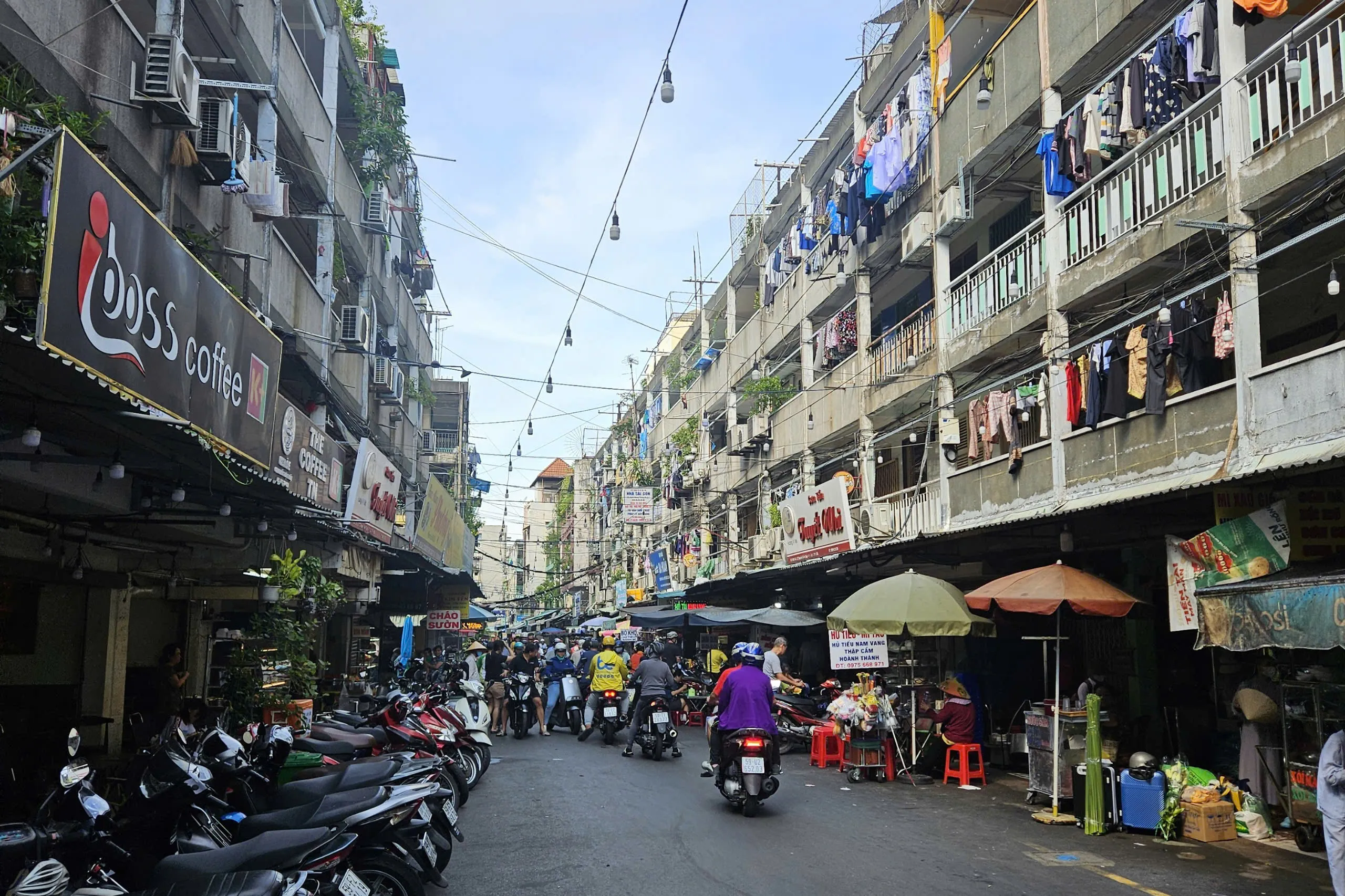 Tour trong ngày | Khám phá những điểm đến nổi tiếng của Sài Gòn bằng Xe Jeep Quân Đội | Thành phố Hồ Chí Minh