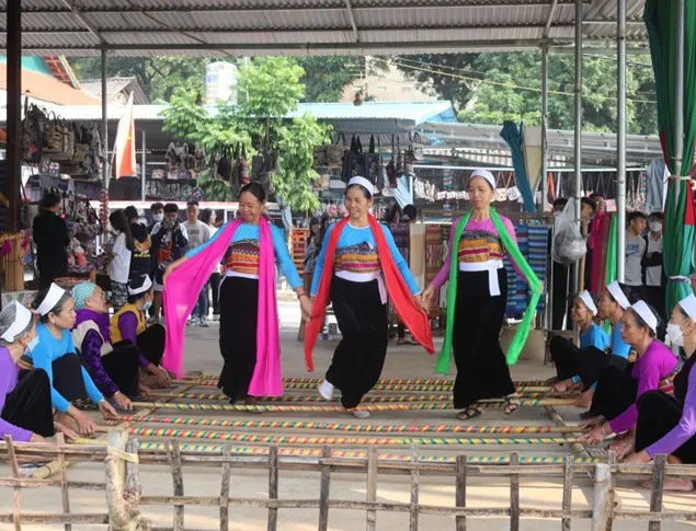 Tour 2N1Đ | Khám phá thiên nhiên hùng vĩ tại Mai Châu - Suối khoáng nóng Mỏ Ấm - Hồ Hoà Bình khởi hành từ Hà Nội | Mai Châu