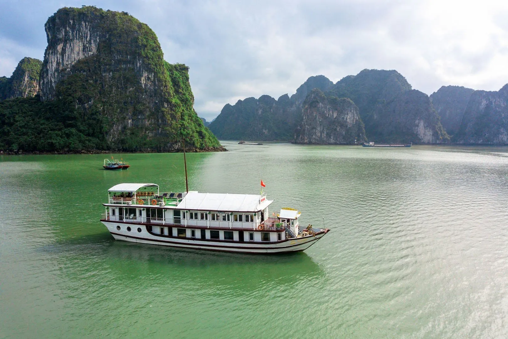 Tour 2N1D I Du thuyền Cozy Bay Classic (11 Cabins) Tiệc tối Barbecue