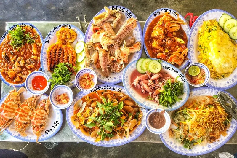 Day Tour | Da Nang Night Tour: Seafood Dinner, Night Market, City Walk & River Cruise Experience