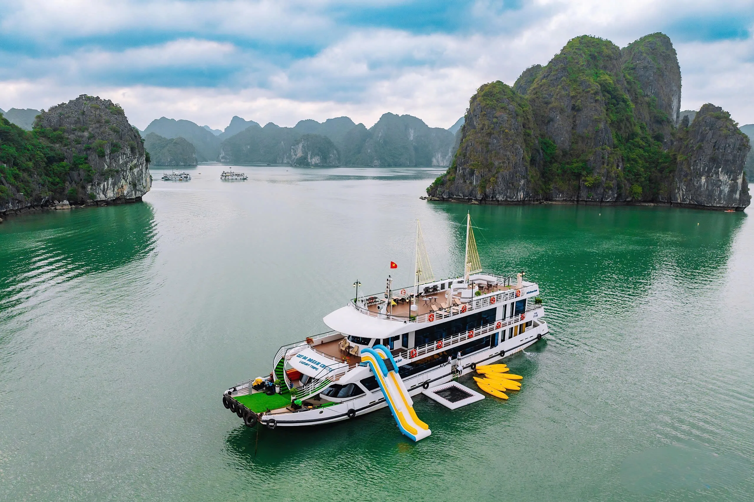 Day Tour | Discover Lan Ha Bay and Viet Hai Village with Dream Cruise | Departs from Cat Ba