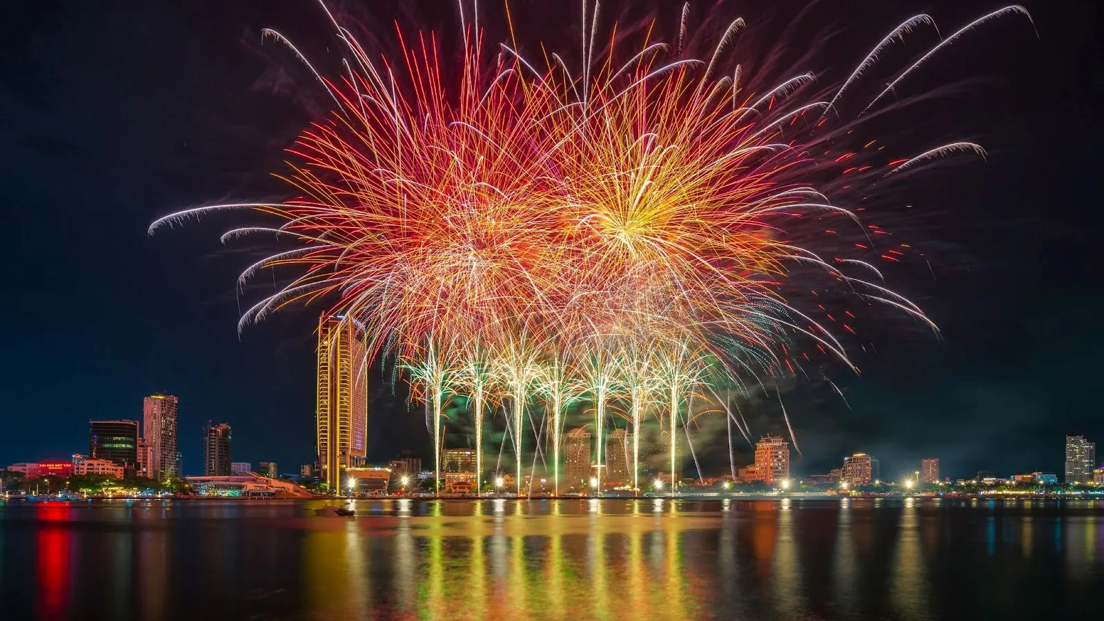 Da Nang International Fireworks Festival Experience Ticket
