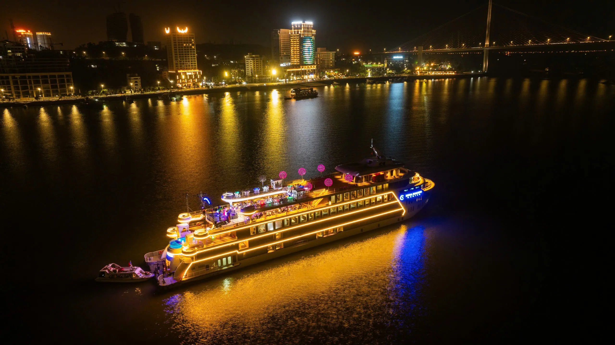 Tour trong ngày | Thưởng thức bữa tối trên du thuyên 5* Luna  | Hạ Long