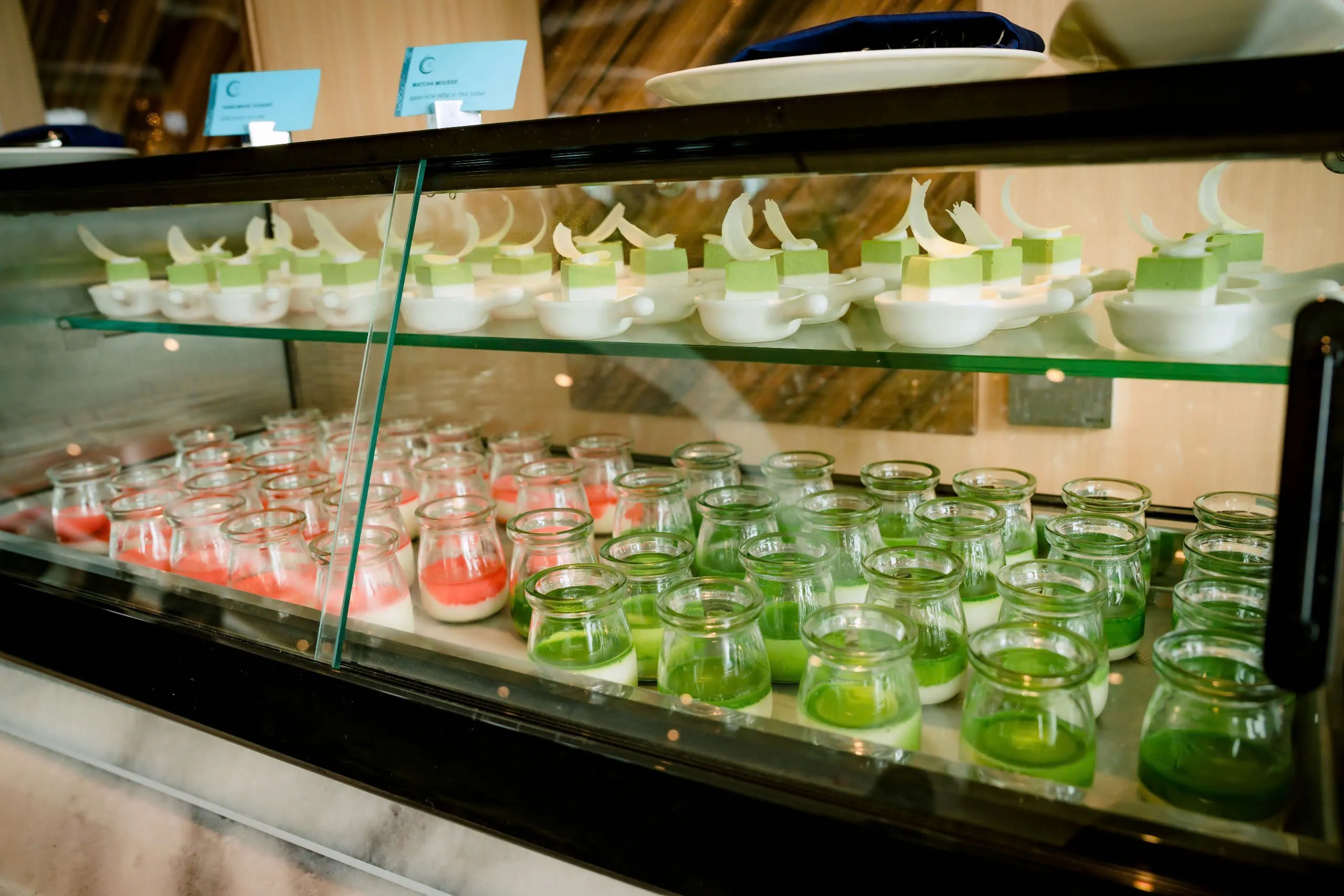 Day Tour | Enjoy Dinner on the 5-Star Luna Cruise