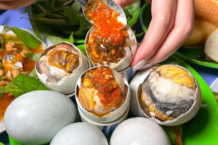 9 Best Hanoi Night Food Markets You Must Visit