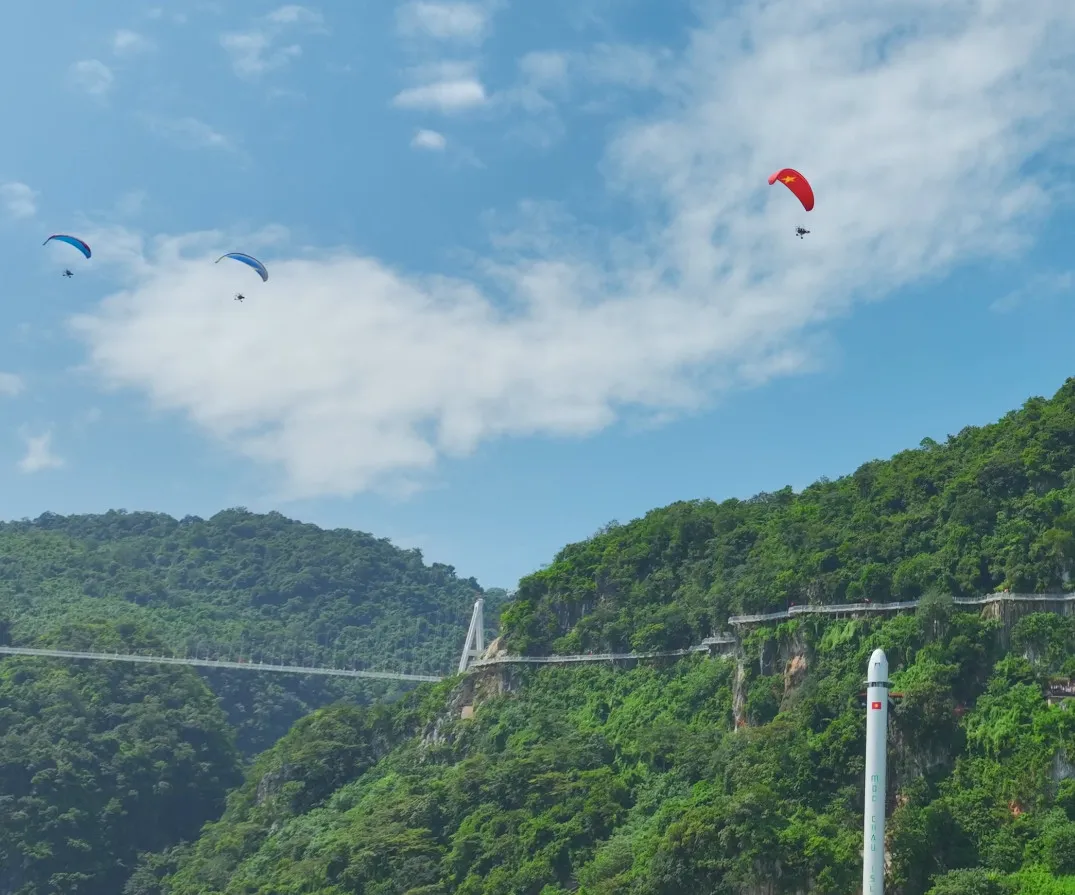 Bach Long Glass Bridge Ticket in Moc Chau