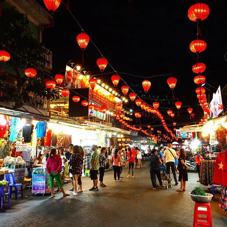 The night market is a destination that any visitor should visit when coming to Phu Quoc in the evening