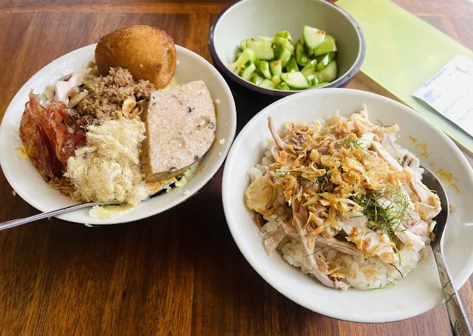 Xôi Yến is a top choice for the late night food Hanoi