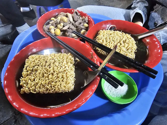 24 Hang Bo is a popular late night food Hanoi