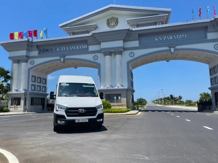 Taxis and private car transfers usually operate 24/7 at Cam Ranh Airport