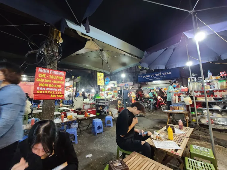 Nghia Tan Night Food Market