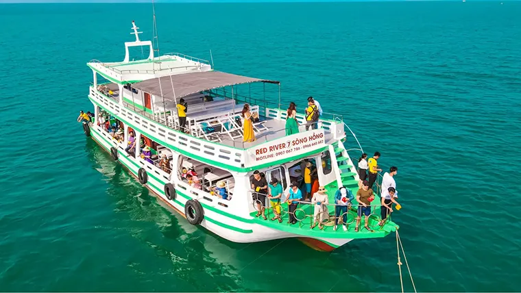 Phu Quoc go on Boat