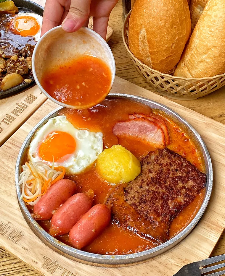 A unique dish only in Vietnam is also one of the best lunch in Hanoi