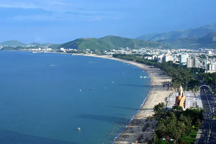 Doc Let Beach is a beautiful beach with a gentle sandy slope