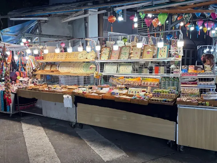 Duong Dong Night Market