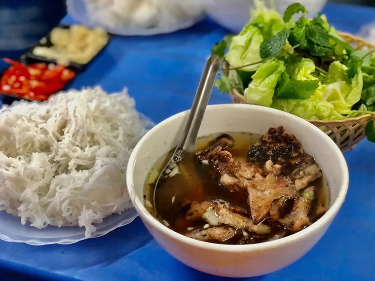 Bun Cha Binh Minh on Bat Su Street