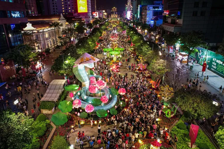 Stroll on Nguyen Hue Walking Street