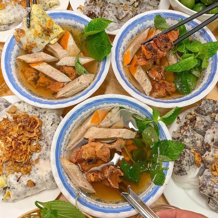 Banh Cuon (Steamed Rice Rolls) – A Popular Hanoi Breakfast