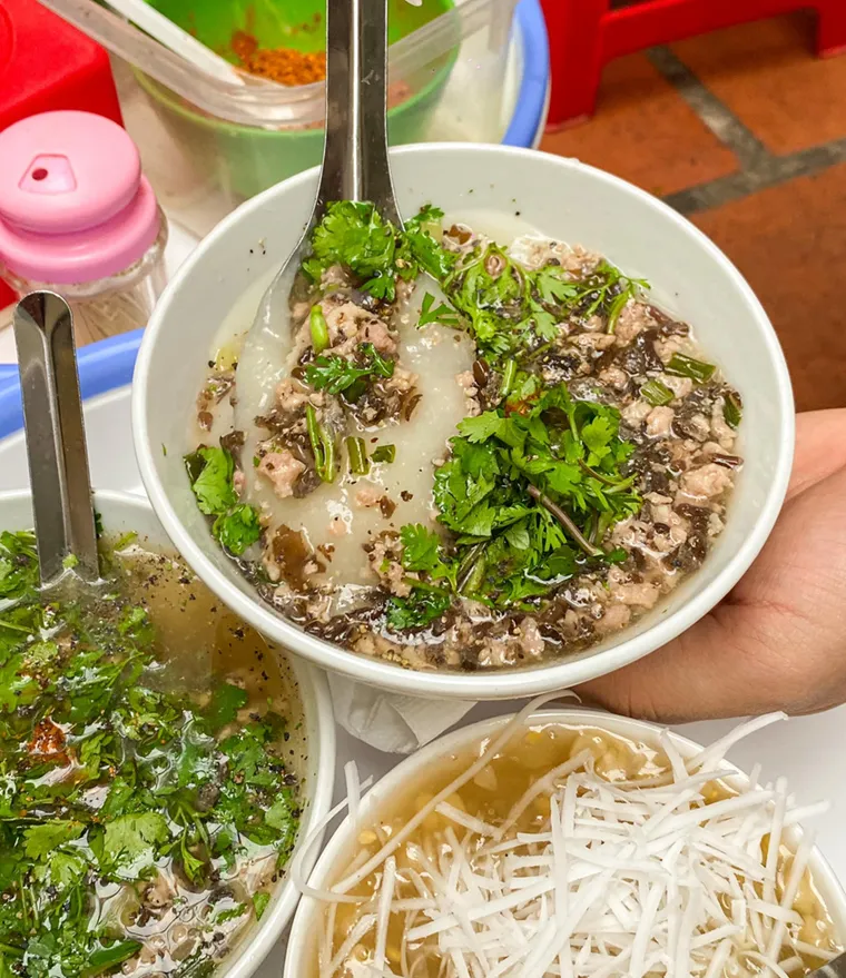 Banh Duc Nong (Hot Savory Rice Cake)