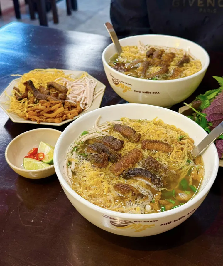 Bun Thang (Vermicelli Soup with Toppings)