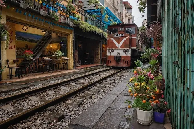 Spot 09 provides an excellent view of trains running by
