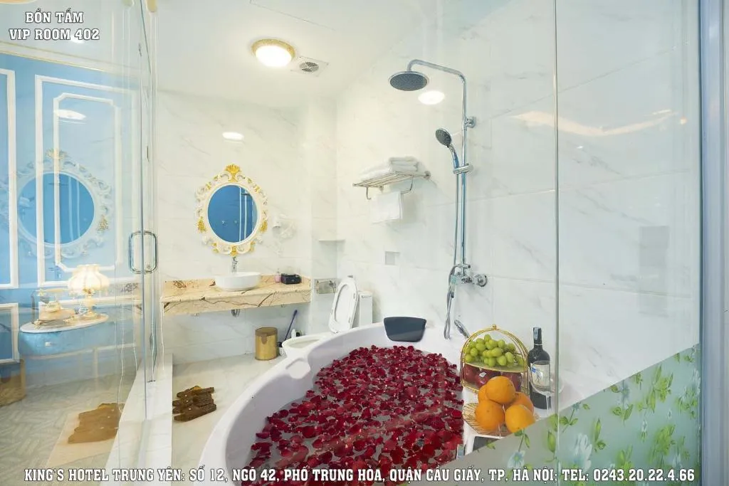The bathroom at King's Hotel Trung Yen