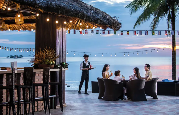 Accommodation and Dining Near Rach Vem Beach