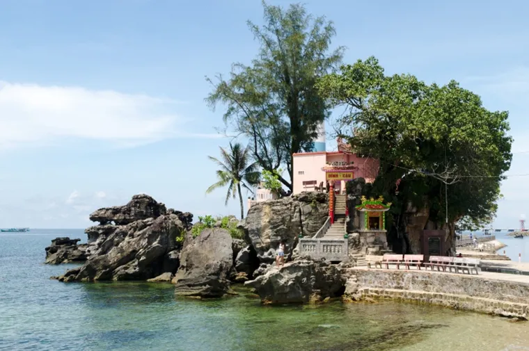 Dinh Cau Temple: