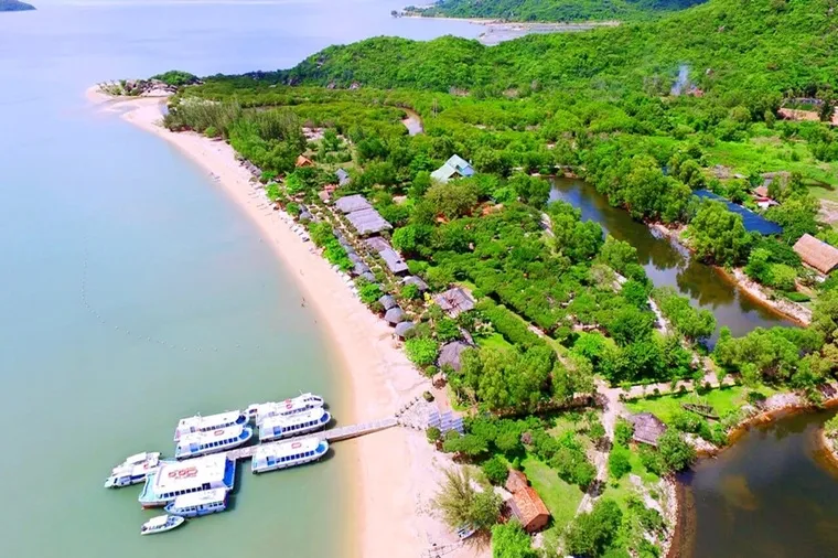 Key Attractions & Activities on Monkey Island