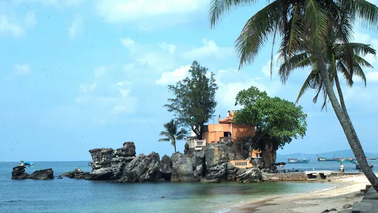 apture breathtaking panoramic views at dinh cau temple
