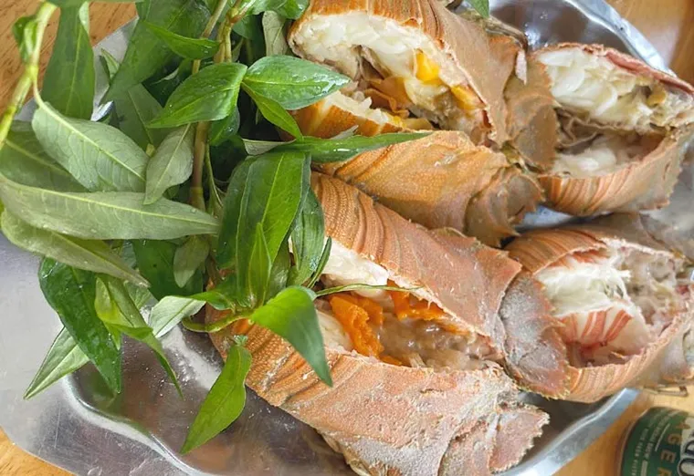 Enjoy Fresh Seafood at Floating Restaurants