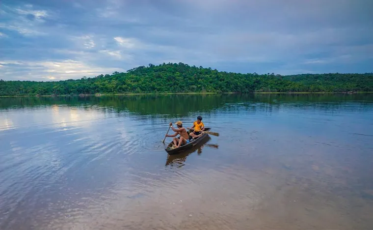 Kayaking in Duong Dong Lake